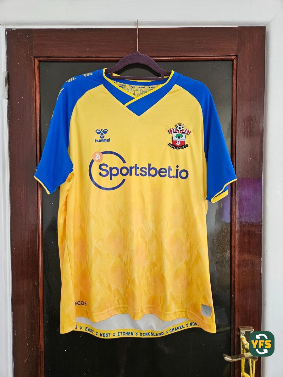 Southampton 2021-2022 Away Store Version Hummel - YourFootballShirt - Photo 1