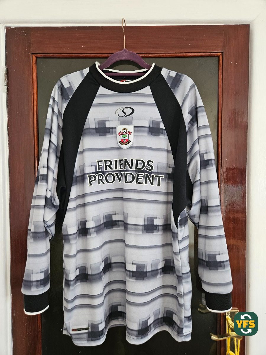 Southampton 2004-2005 Goalkeeper Store Version In house - YourFootballShirt - Photo 1