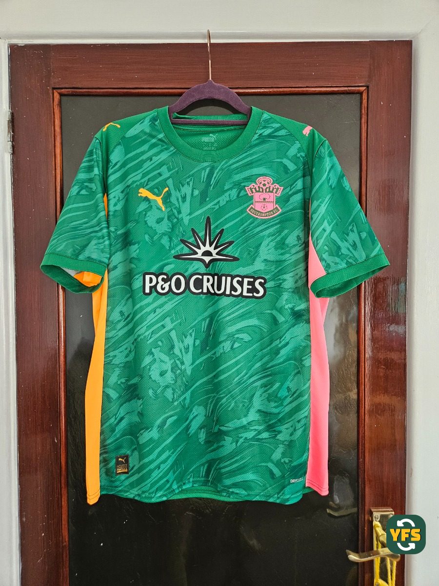 Southampton 2025-2026 Goalkeeper Store Version Puma - YourFootballShirt - Photo 1