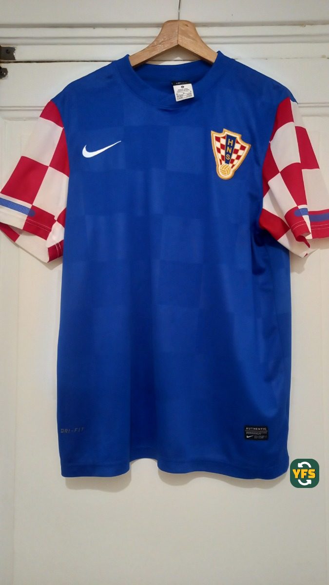 Croatia 2016-2017 Away Store Version Nike - YourFootballShirt - Photo 1