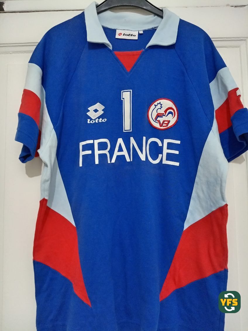 Sports clothes 1993-1994 Home #1