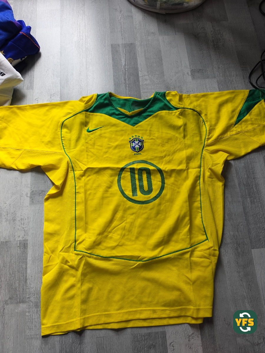 Brazil 2004-2005 Home Store Version Nike - YourFootballShirt - Photo 1