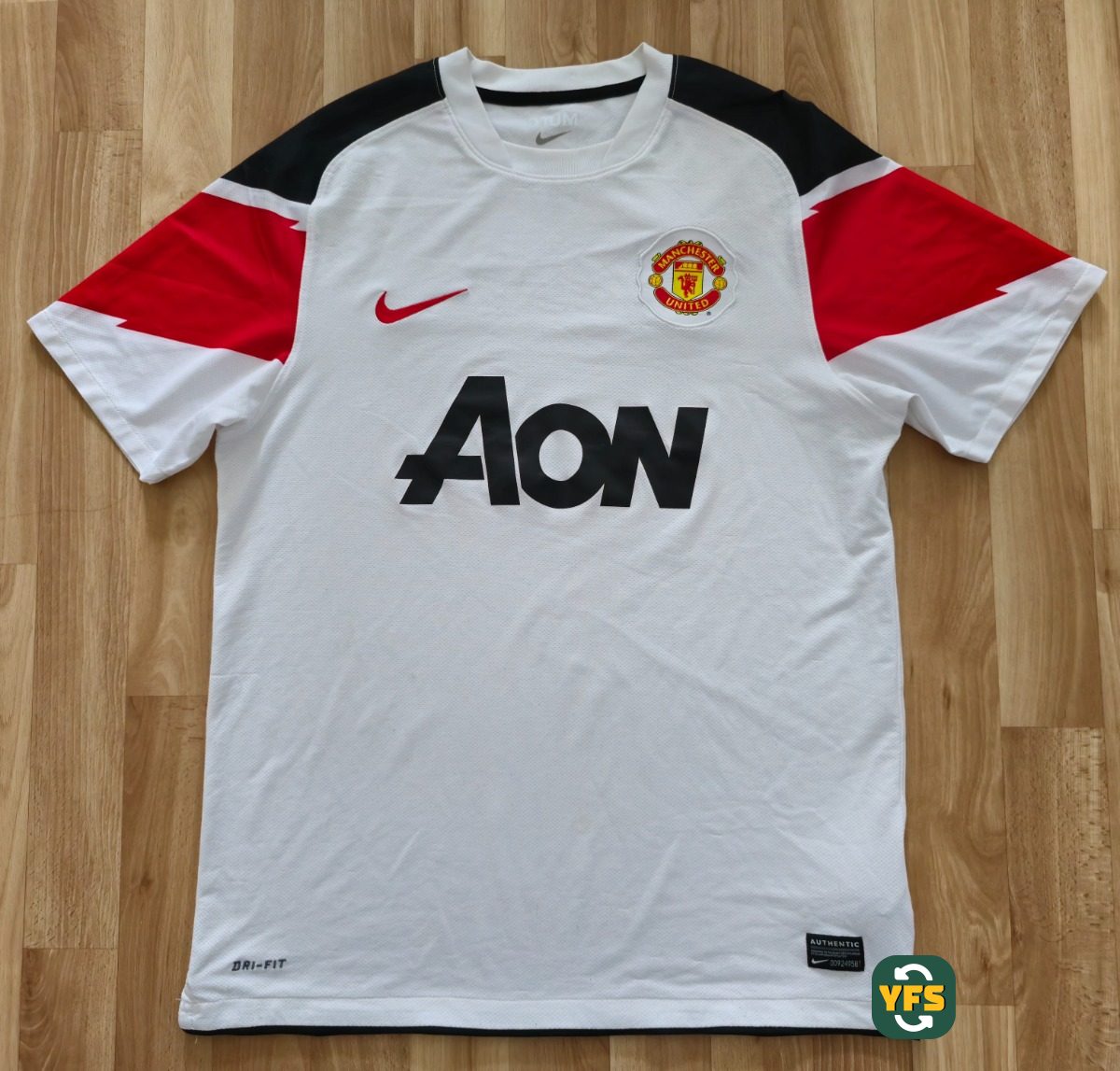 Manchester United 2011-2012 Away Store Version Nike - YourFootballShirt - Photo 1