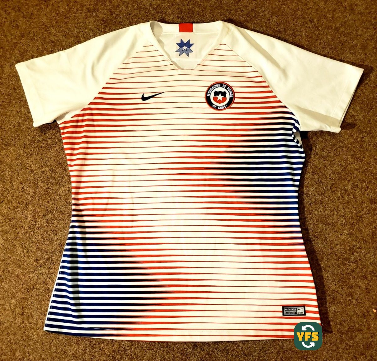 Chile 2018-2019 Away Store Version Nike - YourFootballShirt - Photo 1
