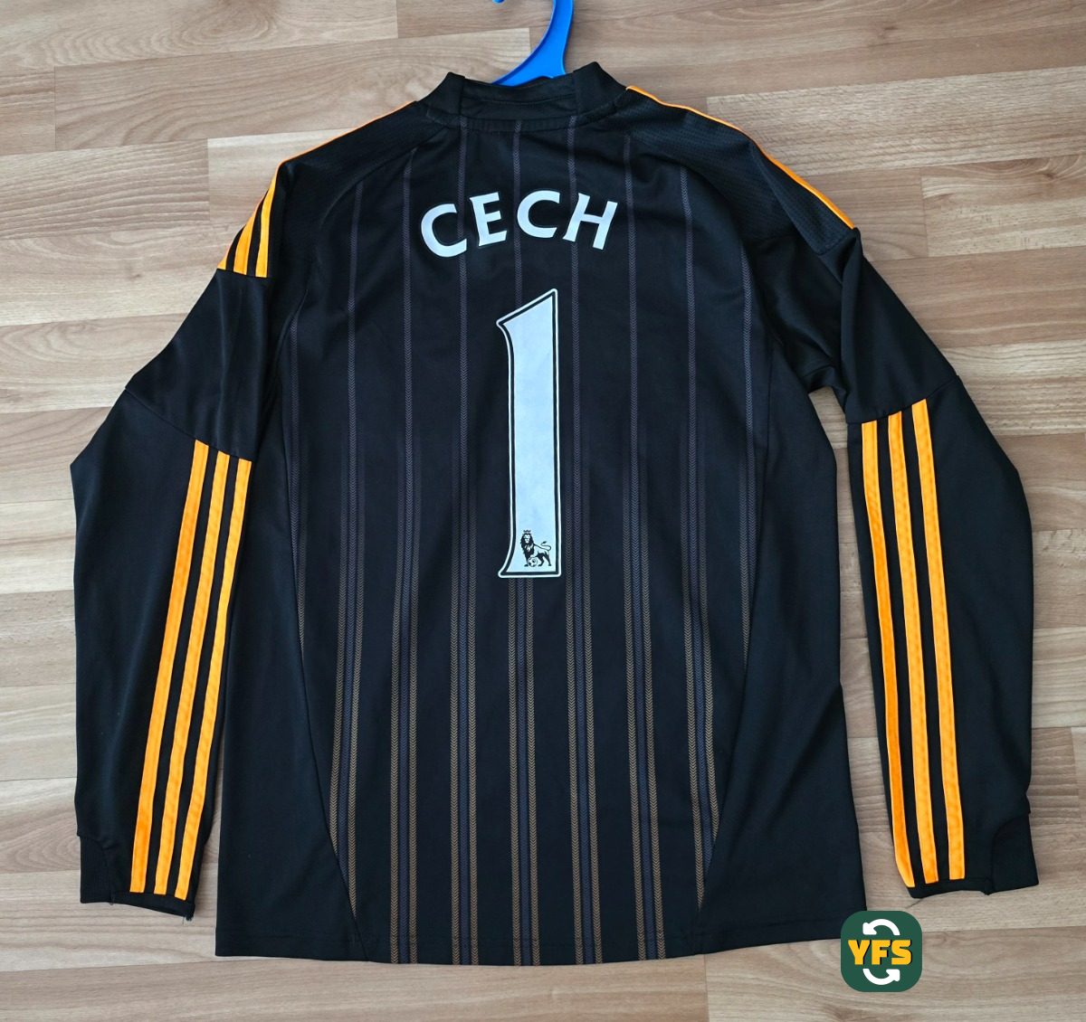 Chelsea 2010-2011 Goalkeeper Store Version Adidas - YourFootballShirt - Photo 1