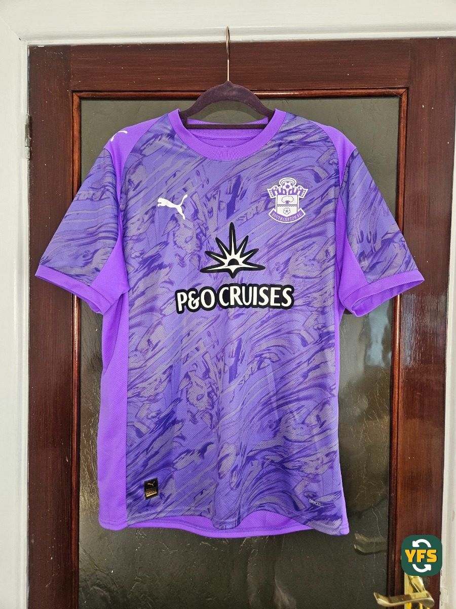 Southampton 2025-2026 Goalkeeper Store Version Puma - YourFootballShirt - Photo 1