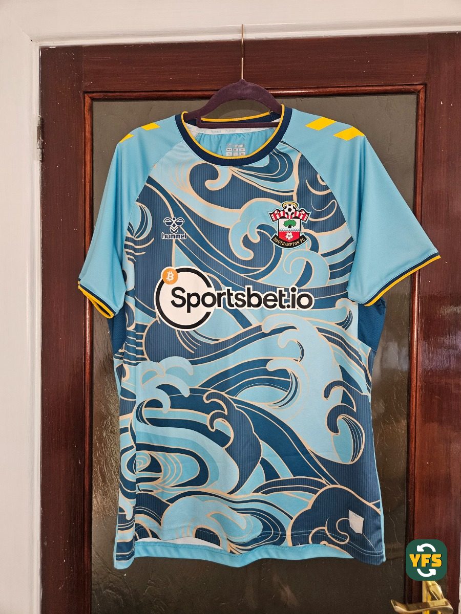 Southampton 2022-2023 Away Store Version Hummel - YourFootballShirt - Photo 1