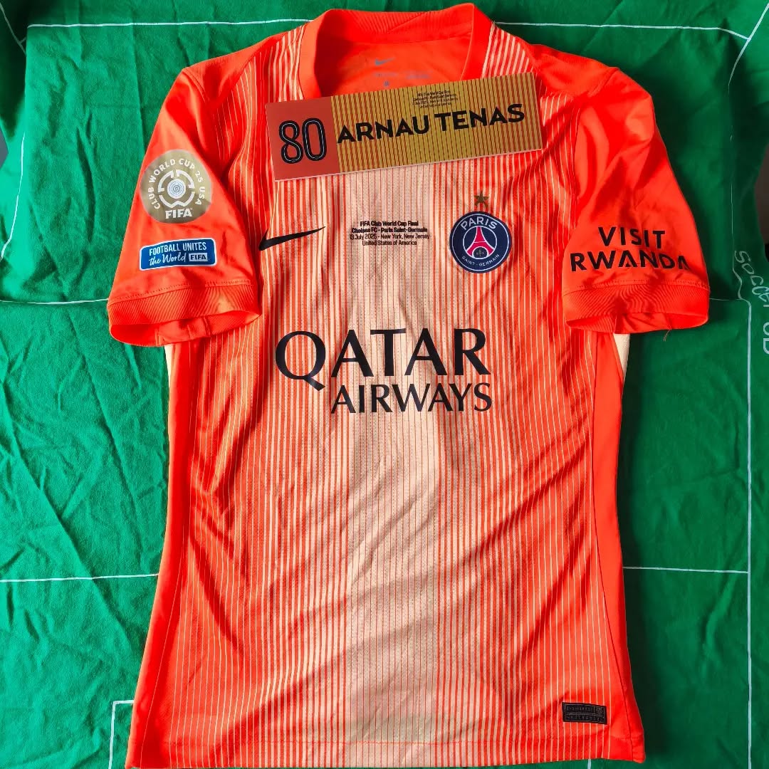 PSG 2024-2025 Goalkeeper Issued Nike - YourFootballShirt - Photo 1