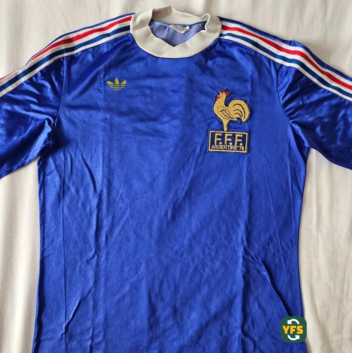 France 1977-1978 Home Store Version Adidas - YourFootballShirt - Photo 1