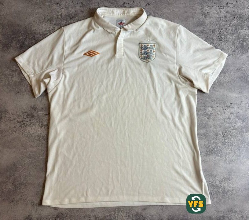 England 2009-2010 Home Store Version Umbro - YourFootballShirt - Photo 1