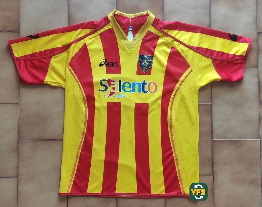 Lecce 2003-2004 Home Store Version Asics - YourFootballShirt - Photo 1