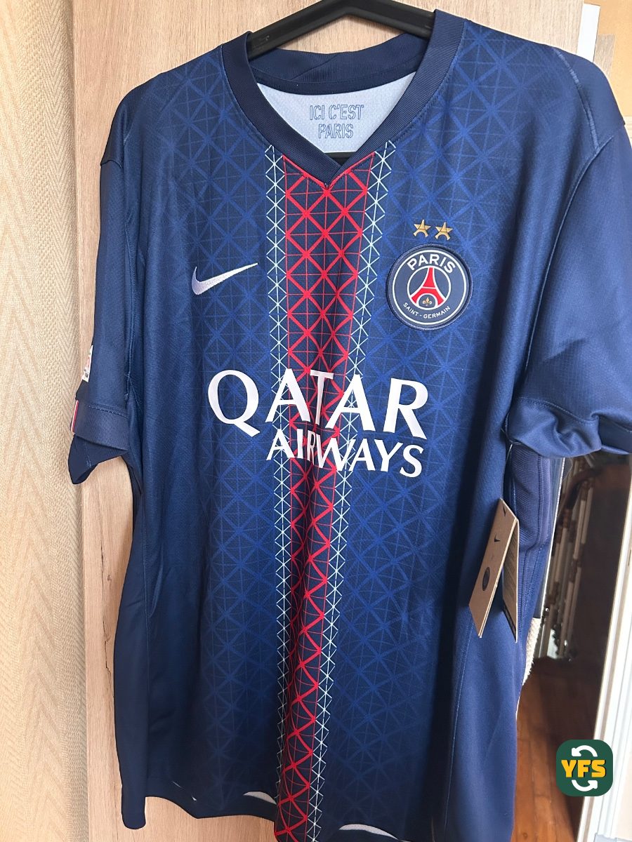 PSG 2025-2026 Home Store Version Nike - YourFootballShirt - Photo 1
