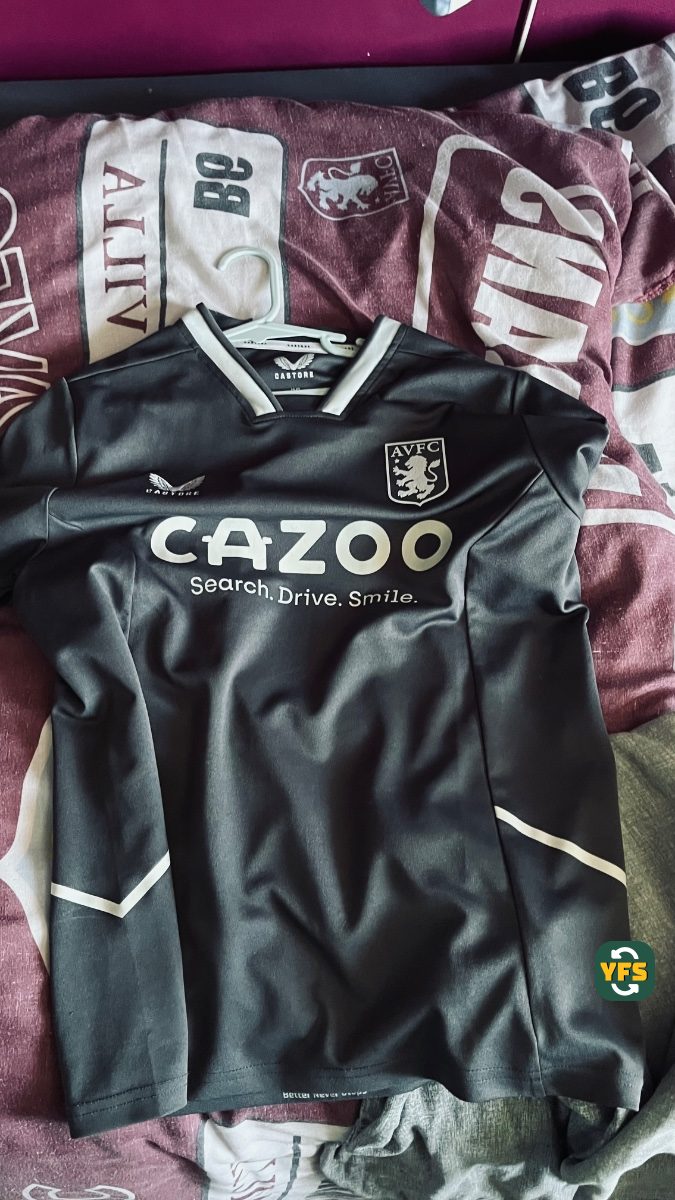 Aston Villa 2022-2023 Goalkeeper Store Version Castore Martinez - YourFootballShirt - Photo 1