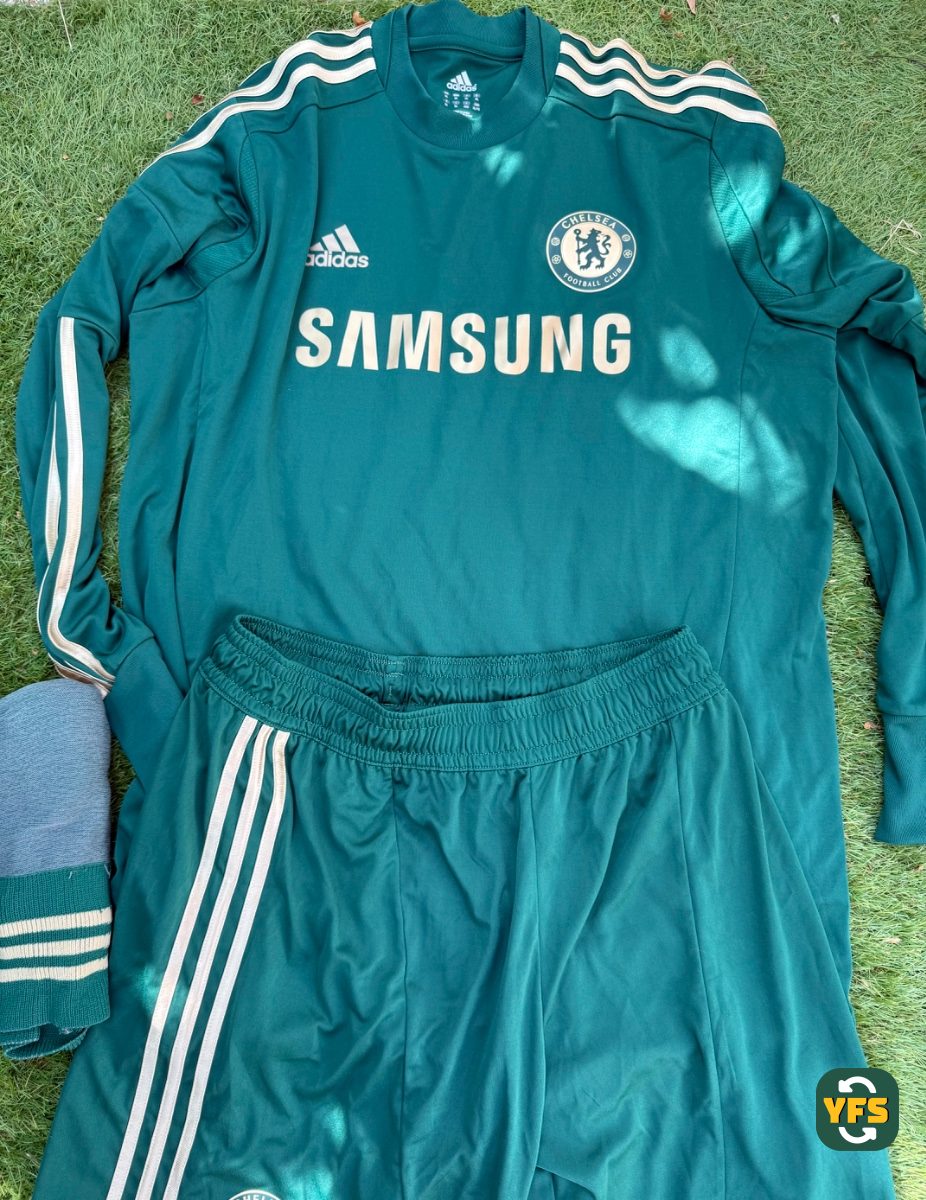 Chelsea 2011-2012 Goalkeeper Store Version Adidas - YourFootballShirt - Photo 1