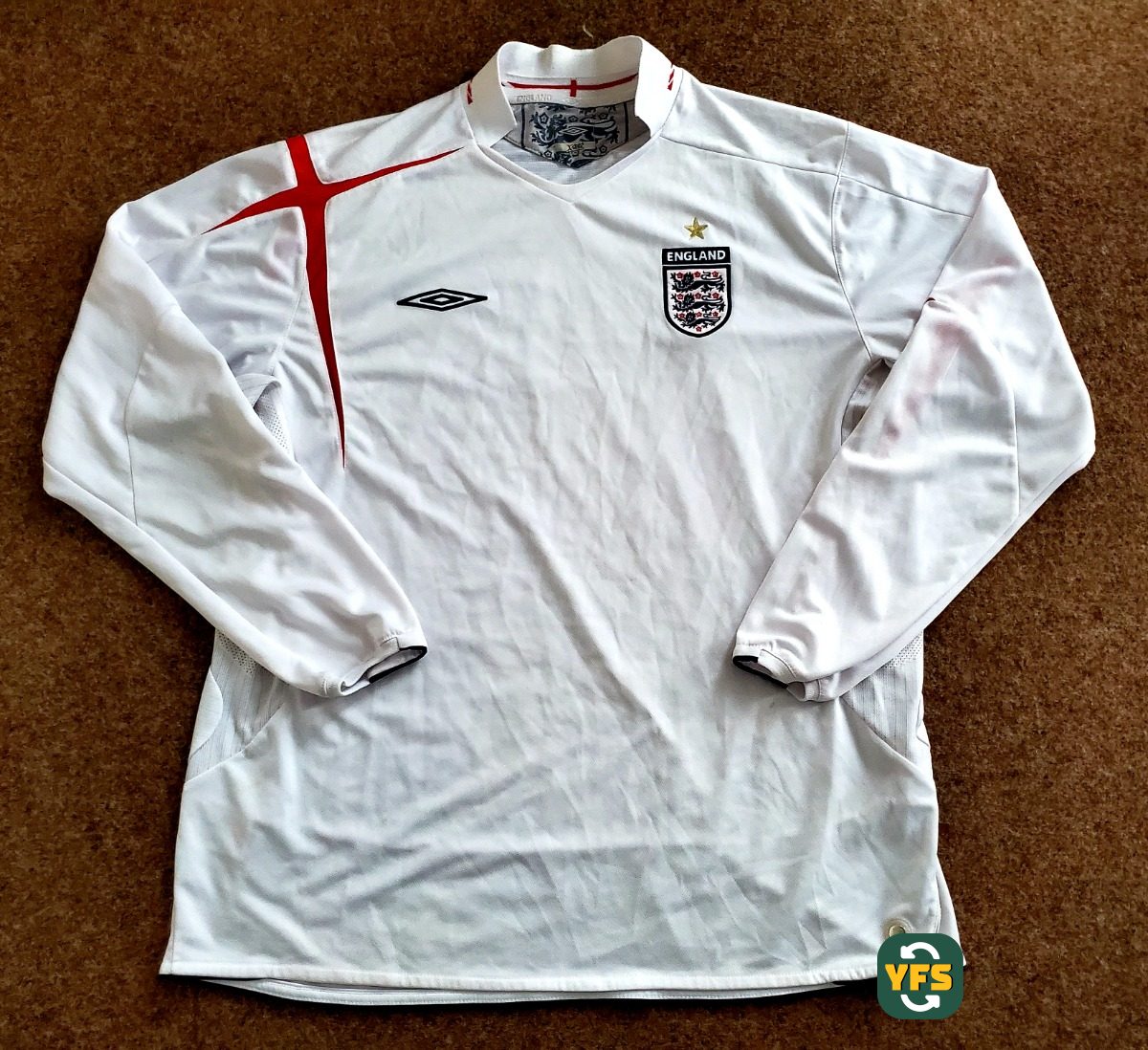 England 2005-2006 Home Store Version Umbro - YourFootballShirt - Photo 1