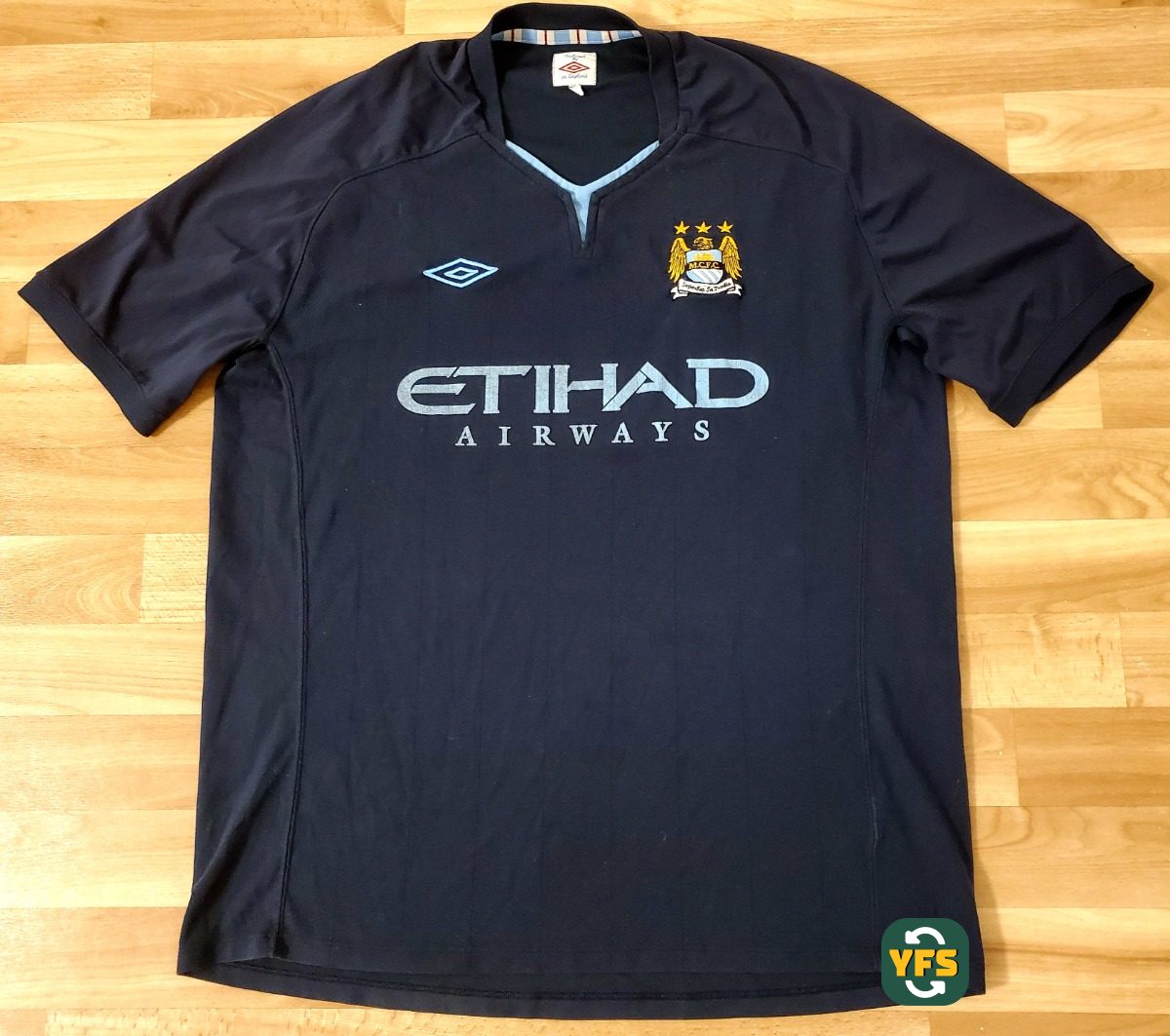 Manchester City 2010-2011 Away Store Version Umbro - YourFootballShirt - Photo 1
