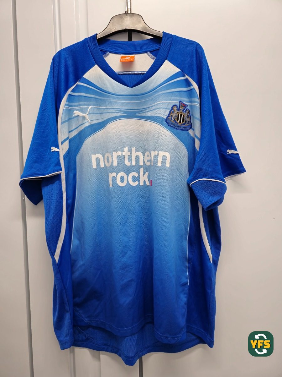 Newcastle United 2010-2011 Training Store Version Puma - YourFootballShirt - Photo 1