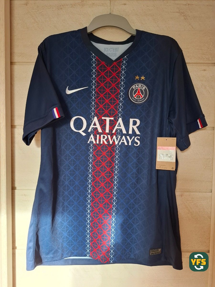 PSG 2025-2026 Home Store Version Nike - YourFootballShirt - Photo 1