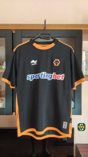 Wolverhampton 2010-2011 Away