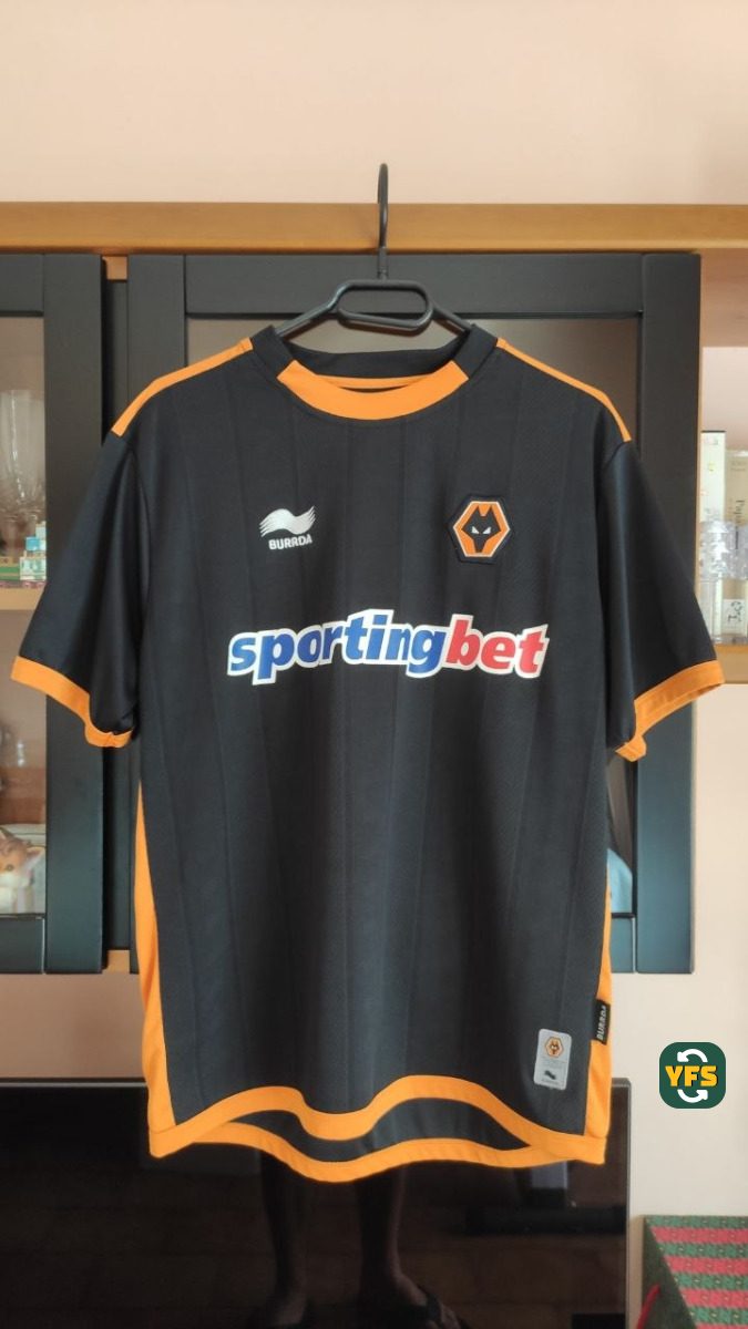 Wolverhampton 2010-2011 Away Store Version Burrda Sport - YourFootballShirt - Photo 1