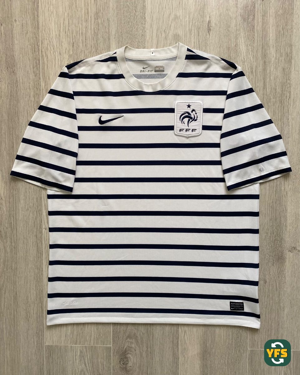 France 2011-2012 Away Store Version Nike - YourFootballShirt - Photo 1