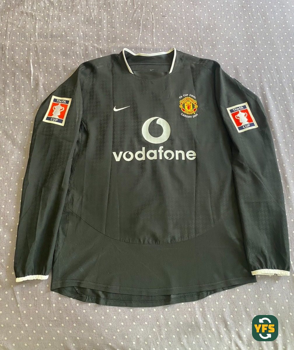 Manchester United 2003-2004 Away Store Version Nike Ronaldo - YourFootballShirt - Photo 1
