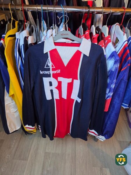 PSG 1981-1985 Away