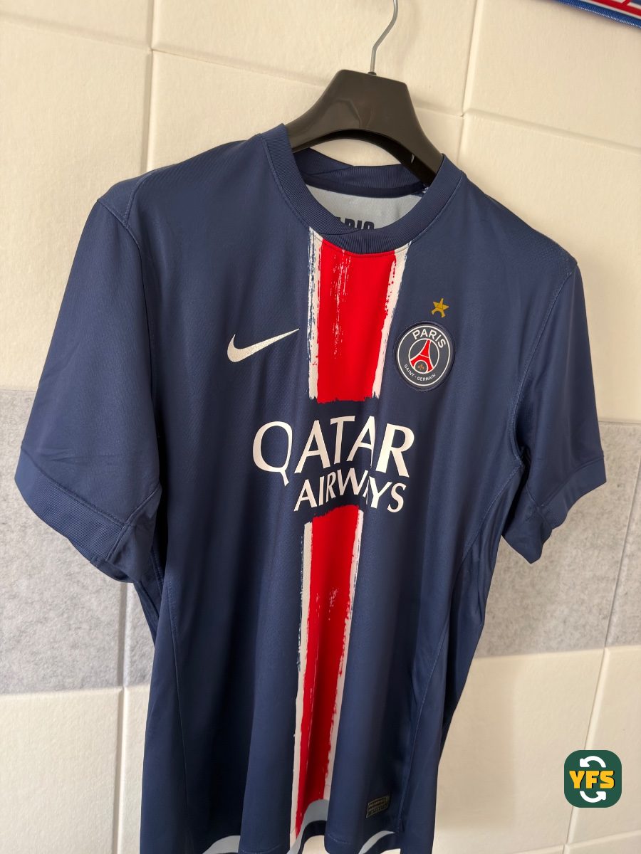 PSG 2024-2025 Home Store Version Nike Champions D’Europe - YourFootballShirt - Photo 1