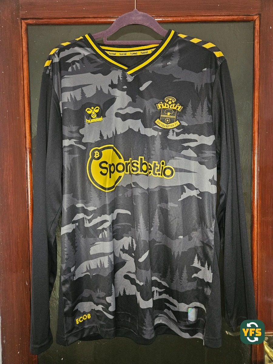 Southampton 2023-2024 Third Store Version Hummel - YourFootballShirt - Photo 1