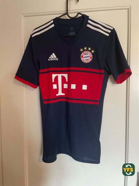Bayern Munich 2017-2018 Away Lewandowski #9