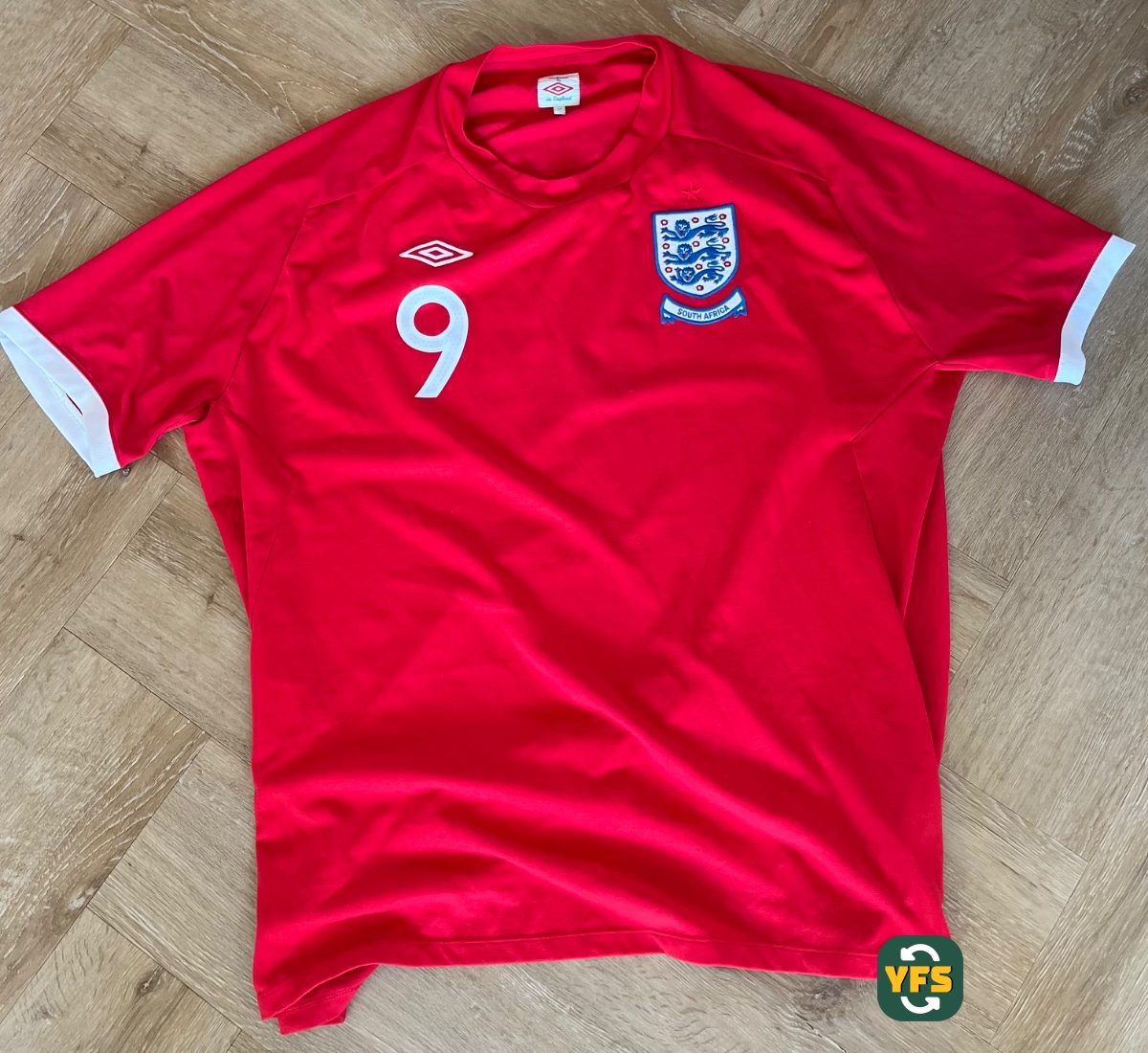 England 2010-2011 Away Store Version Umbro Crouch - YourFootballShirt - Photo 1