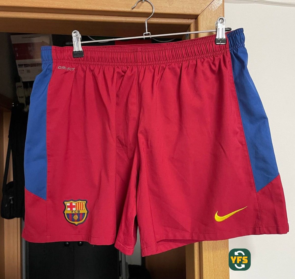 FC Barcelona 2010-2011 Home Store Version Nike - YourFootballShirt - Photo 1