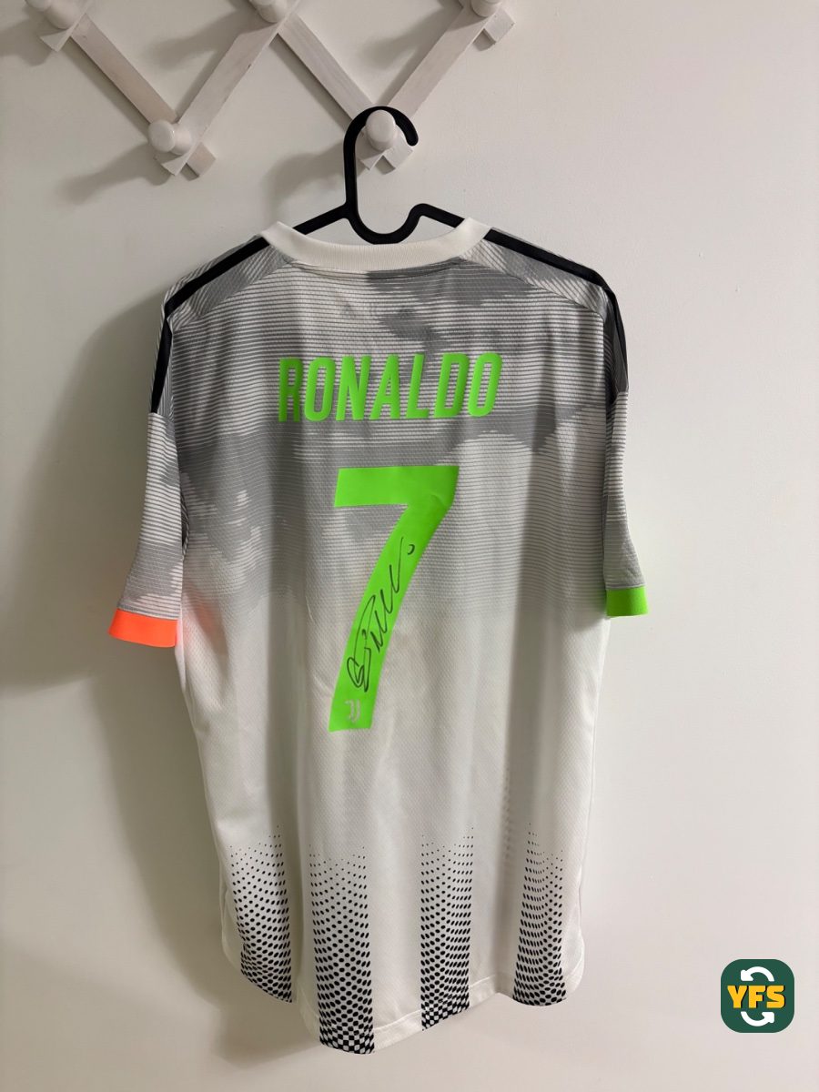 Juventus Turin 2019-2020 Home Pro Version Adidas Ronaldo - YourFootballShirt - Photo 1