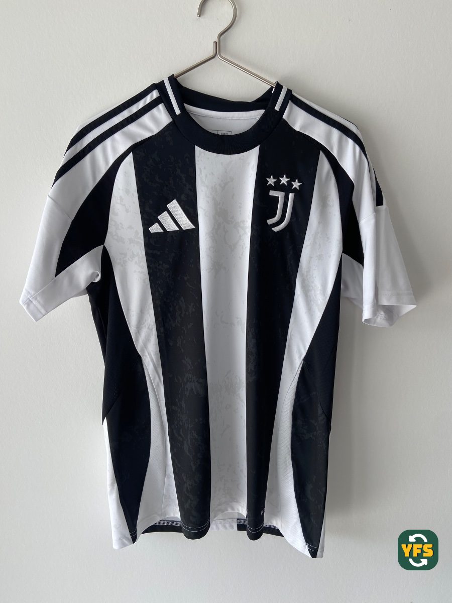 Juventus Turin 2024-2025 Home Store Version Adidas - YourFootballShirt - Photo 1